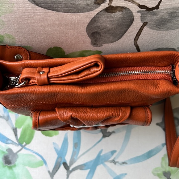 B. Makowsky Cross-body bag - Picture 4 of 5